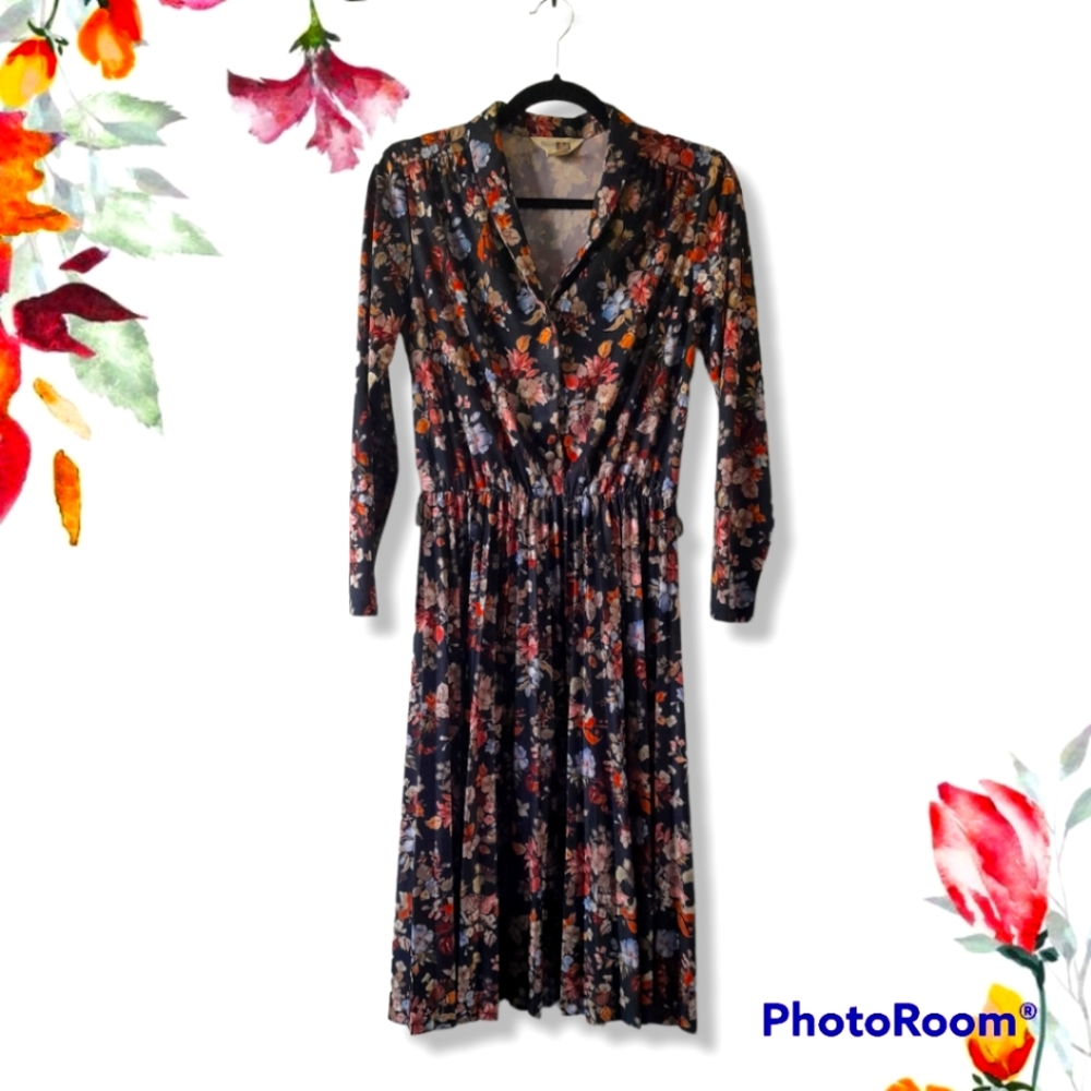 Vintage 1970s Floral Pleated Dress